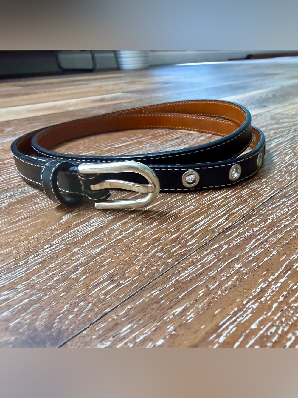 Tommy Hilfiger Black Leather Women’s Belt with Silver Grommet Holes Size Large